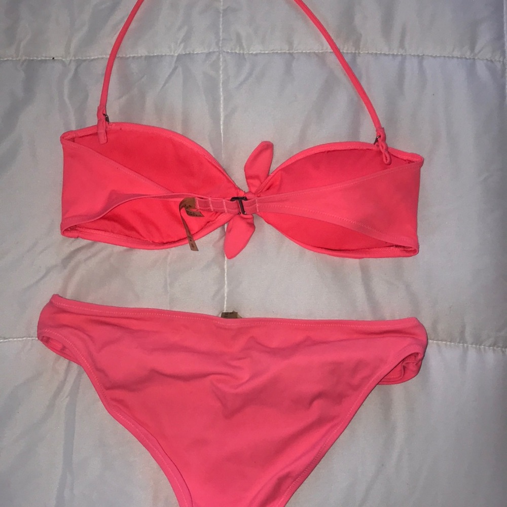 Bikini - Picture 2 of 2